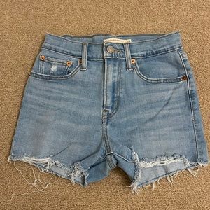 NWOT Levi’s Denim Shorts